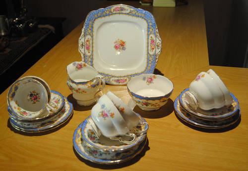 Paragon Plymouth Blue Border 21 Piece Tea Set