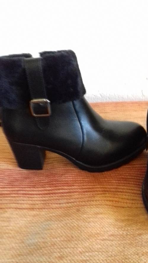 Size 5 black ladies ankle boots
