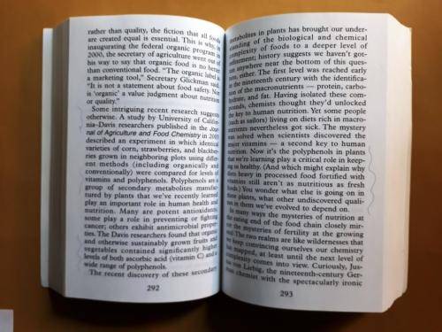 The Omnivore's Dilemma - A Natural History of Four Meals, Michael Pollan [large print edition]