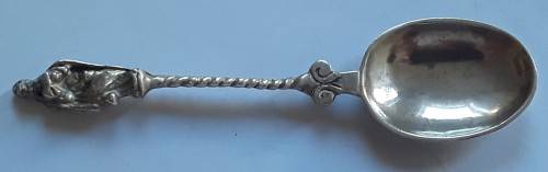 An antique solid silver spoon with figural finial. Arthur Graf, London, 1911.