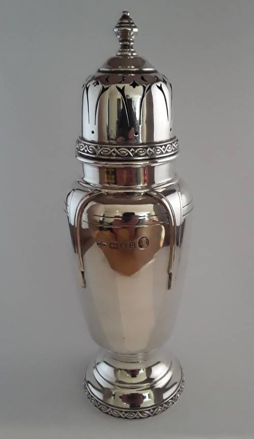 A large Art Deco hallmarked solid sterling silver sugar castor. Mappin and Webb, Birmingham, 1935.