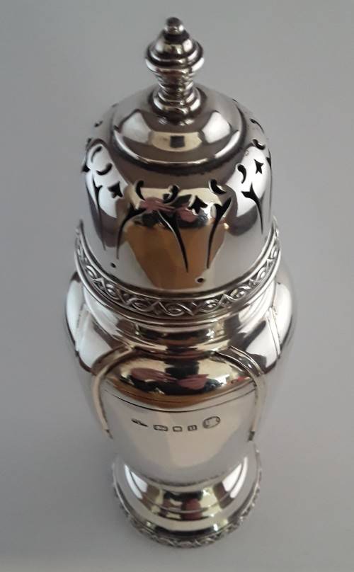 A large Art Deco hallmarked solid sterling silver sugar castor. Mappin and Webb, Birmingham, 1935.