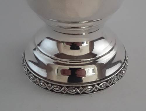 A large Art Deco hallmarked solid sterling silver sugar castor. Mappin and Webb, Birmingham, 1935.