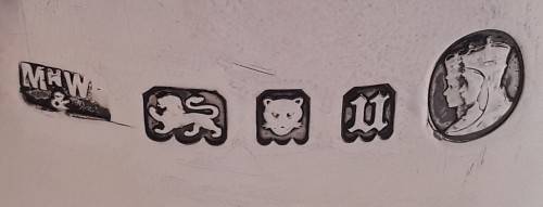 A large Art Deco hallmarked solid sterling silver sugar castor. Mappin and Webb, Birmingham, 1935.