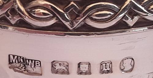 A large Art Deco hallmarked solid sterling silver sugar castor. Mappin and Webb, Birmingham, 1935.