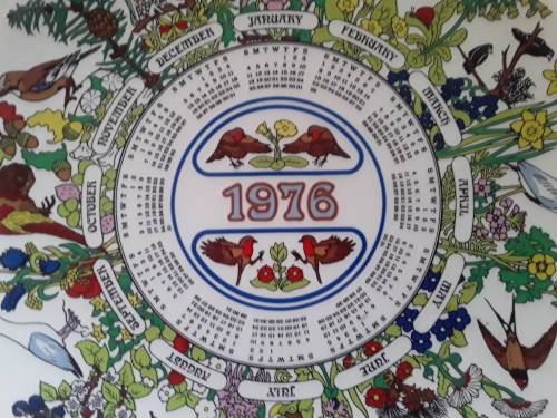 Large, vintage Wedgewood calendar plate. Robin sixth series. 1976.