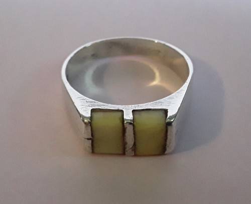 Solid sterling silver ring with lovely cream coloured stones