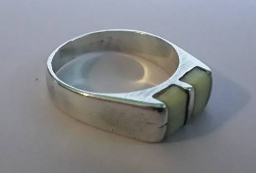 Solid sterling silver ring with lovely cream coloured stones