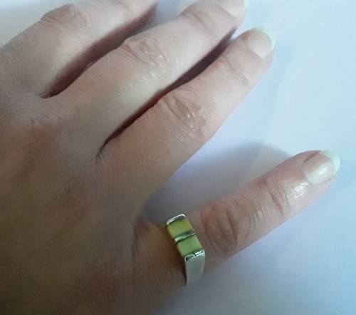 Solid sterling silver ring with lovely cream coloured stones