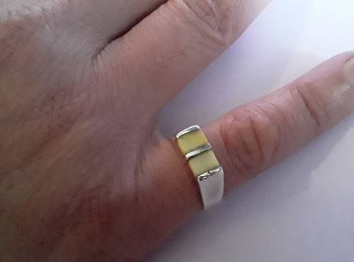 Solid sterling silver ring with lovely cream coloured stones