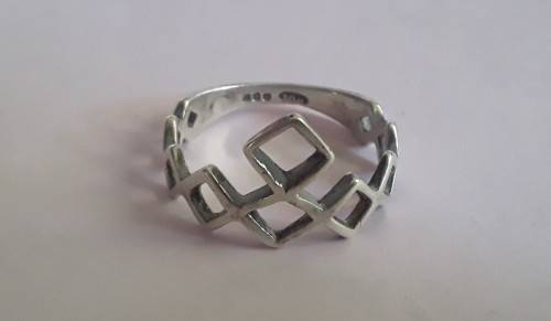 Vintage solid sterling silver hallmarked pointer ring. Edinburgh, 1987. Makers mark: RGL