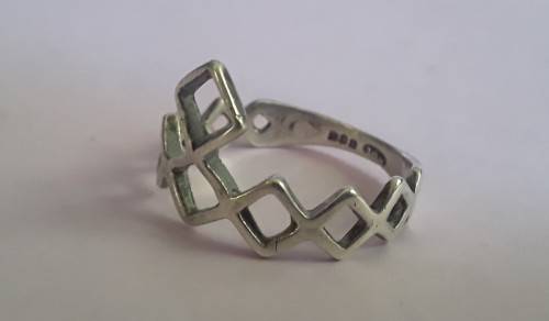 Vintage solid sterling silver hallmarked pointer ring. Edinburgh, 1987. Makers mark: RGL