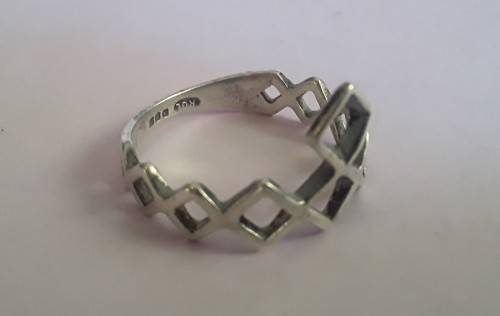 Vintage solid sterling silver hallmarked pointer ring. Edinburgh, 1987. Makers mark: RGL