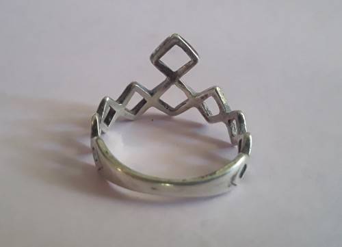 Vintage solid sterling silver hallmarked pointer ring. Edinburgh, 1987. Makers mark: RGL