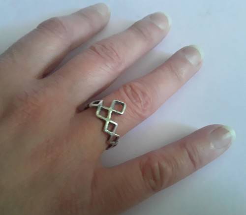 Vintage solid sterling silver hallmarked pointer ring. Edinburgh, 1987. Makers mark: RGL