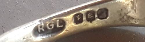 Vintage solid sterling silver hallmarked pointer ring. Edinburgh, 1987. Makers mark: RGL