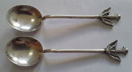Pair of sterling silver spoons.  Weight:  19.13g