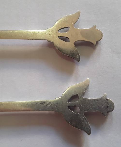 Pair of sterling silver spoons.  Weight:  19.13g