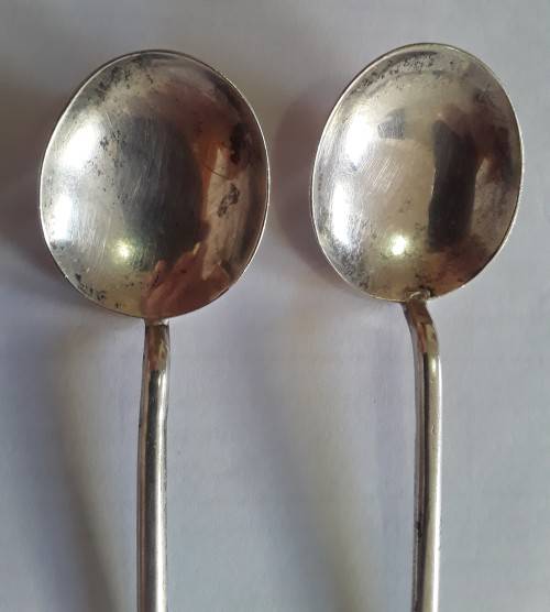 Pair of sterling silver spoons.  Weight:  19.13g