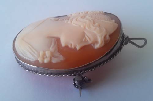 Beautiful 1920`s solid silver and cameo pendant / brooch.