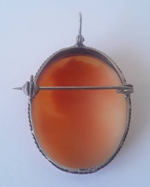 Beautiful 1920`s solid silver and cameo pendant / brooch.