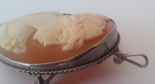 Beautiful 1920`s solid silver and cameo pendant / brooch.