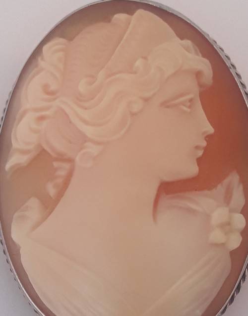 Beautiful 1920`s solid silver and cameo pendant / brooch.