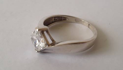 Designer `Diamonique` sterling silver ring with CZ stone. Size: N (17mm)