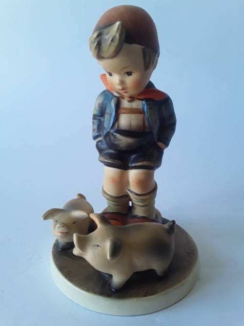 Lovely Vintage Goebel Hummel `Farm Boy With Pigs` Figurine. H: 14,5 cm