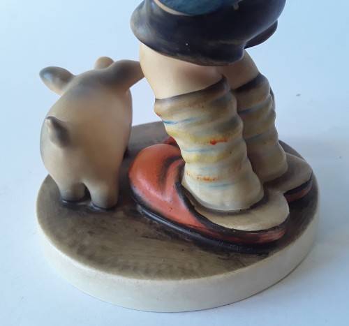 Lovely Vintage Goebel Hummel `Farm Boy With Pigs` Figurine. H: 14,5 cm
