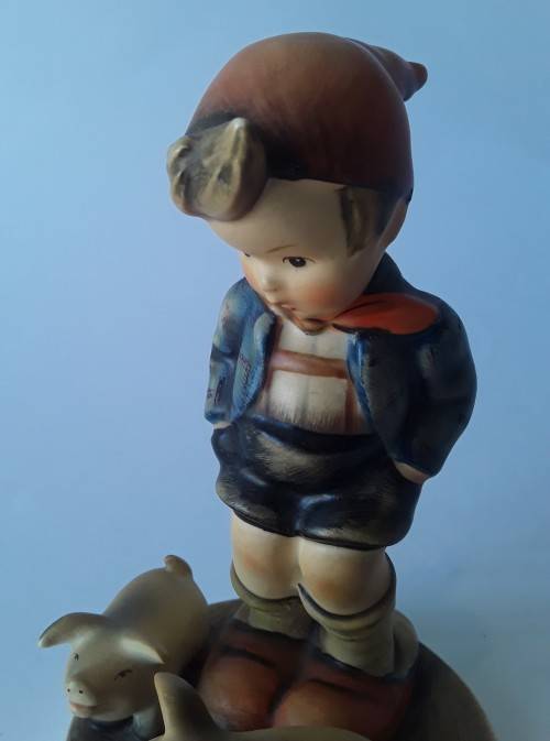 Lovely Vintage Goebel Hummel `Farm Boy With Pigs` Figurine. H: 14,5 cm