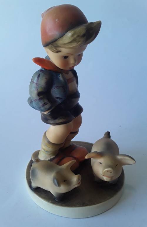 Lovely Vintage Goebel Hummel `Farm Boy With Pigs` Figurine. H: 14,5 cm