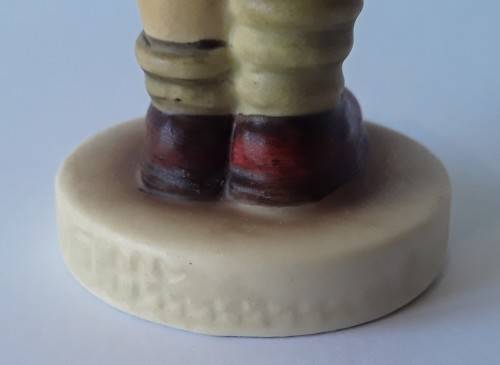 Sweet Vintage Goebel Hummel `Flower Girl` Figurine. Circa 1960`s. H: 8,5 cm