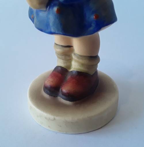 Sweet Vintage Goebel Hummel `Flower Girl` Figurine. Circa 1960`s. H: 8,5 cm
