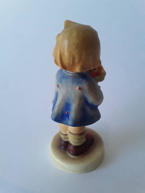 Sweet Vintage Goebel Hummel `Flower Girl` Figurine. Circa 1960`s. H: 8,5 cm