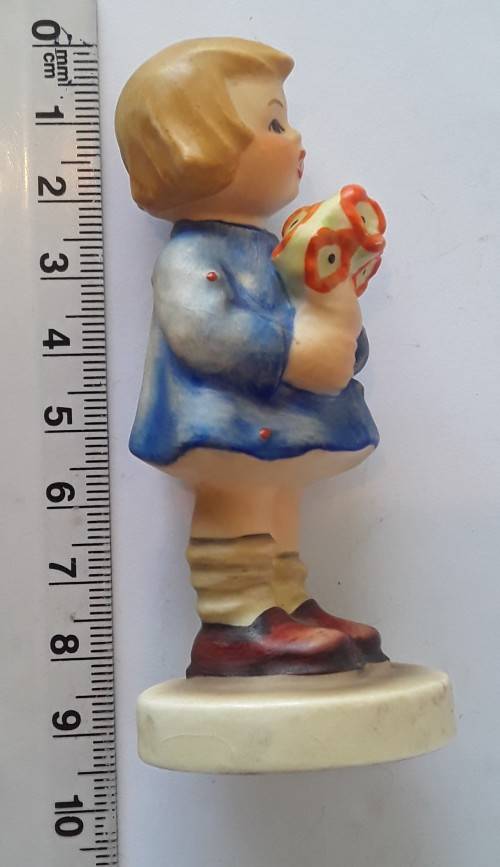 Sweet Vintage Goebel Hummel `Flower Girl` Figurine. Circa 1960`s. H: 8,5 cm