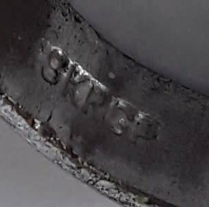 Vintage 18K RGP ring with black stone. Size: R1/2 (19mm)