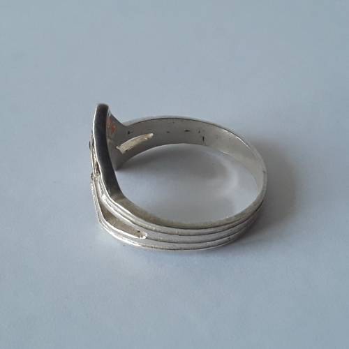 925 Solid silver pointer ring with ruby coloured stones. Size: K1/2 (16.1mm)