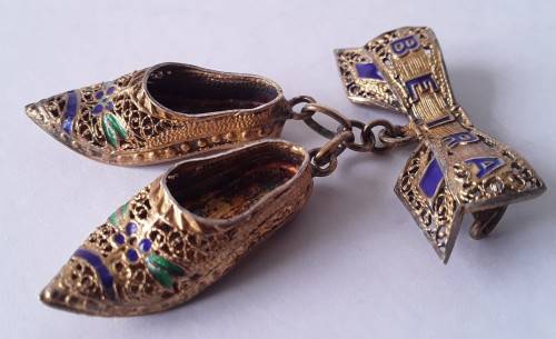 Gorgeous Filigree Gold Gilt on Solid Silver Bow & Clogs Brooch from Beira Mozambique