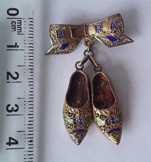 Gorgeous Filigree Gold Gilt on Solid Silver Bow & Clogs Brooch from Beira Mozambique