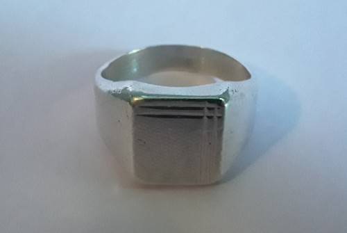 Vintage solid sterling silver signet ring. Size: U