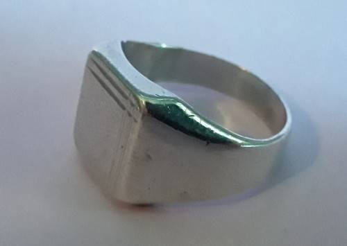 Vintage solid sterling silver signet ring. Size: U