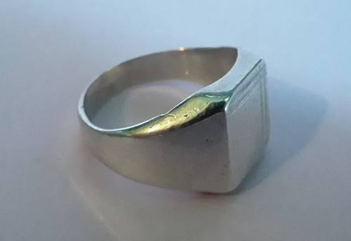 Vintage solid sterling silver signet ring. Size: U