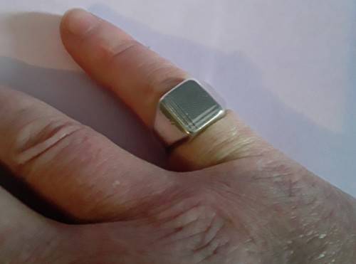 Vintage solid sterling silver signet ring. Size: U
