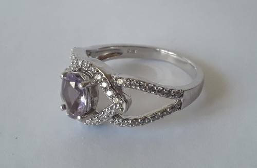 925 sterling silver ring with lilac stone. Size: N1/2 (17.3mm)