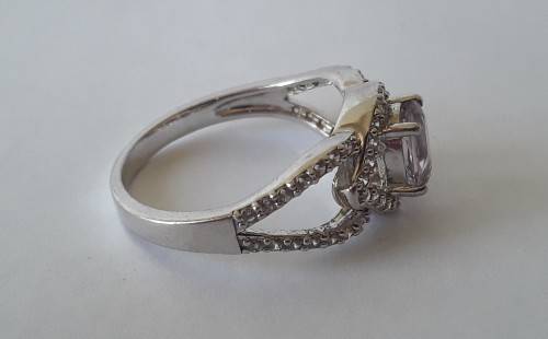 925 sterling silver ring with lilac stone. Size: N1/2 (17.3mm)