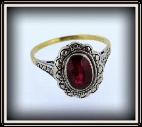 VINTAGE 9CT WHITE AND YELLOW GOLD RUBY RING
