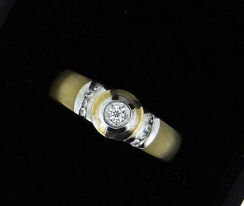 THE SECRET DIAMOND - 9CT GOLD & DIAMOND RING