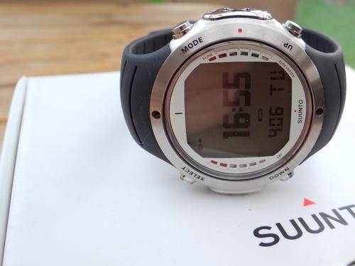 SUUNTO D6 WRIST COMPUTER  (DIVE WATCH)