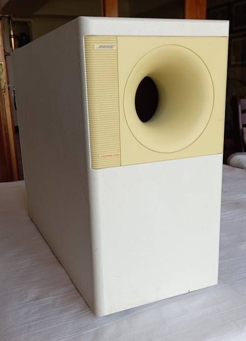 BOSE Speaker System white.